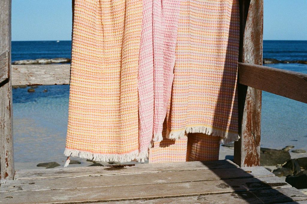 Joy waffle towel - Rainbow